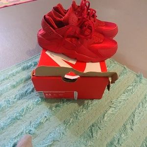 Red Wmns Air Huarache Run